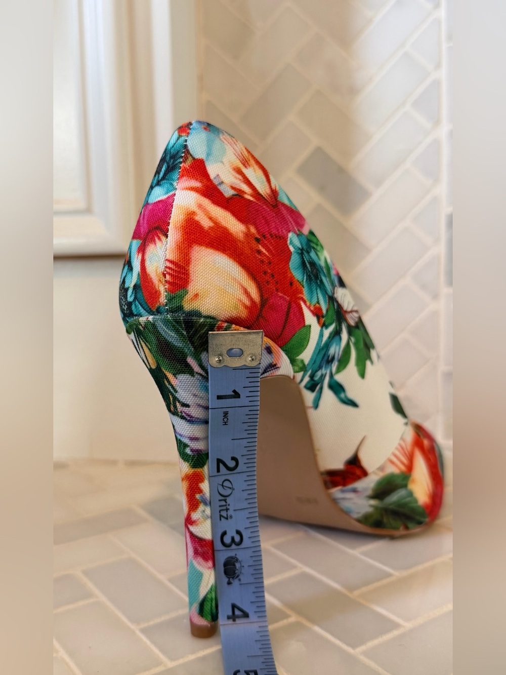 Jessica Simpson Floral Multicolor Pointed-Toe Pumps - Picture 6 of 6